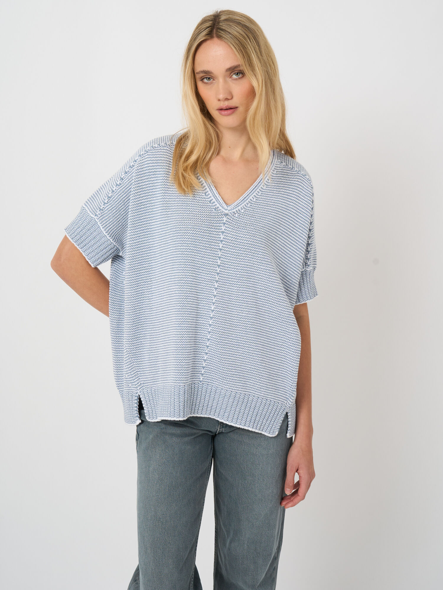 Gebreide katoenen poncho met V-hals