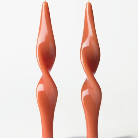Dinerkaarsen XL ⌀4.3x27cm gedraaid donkeroranje - 2 stuks (donkeroranje)