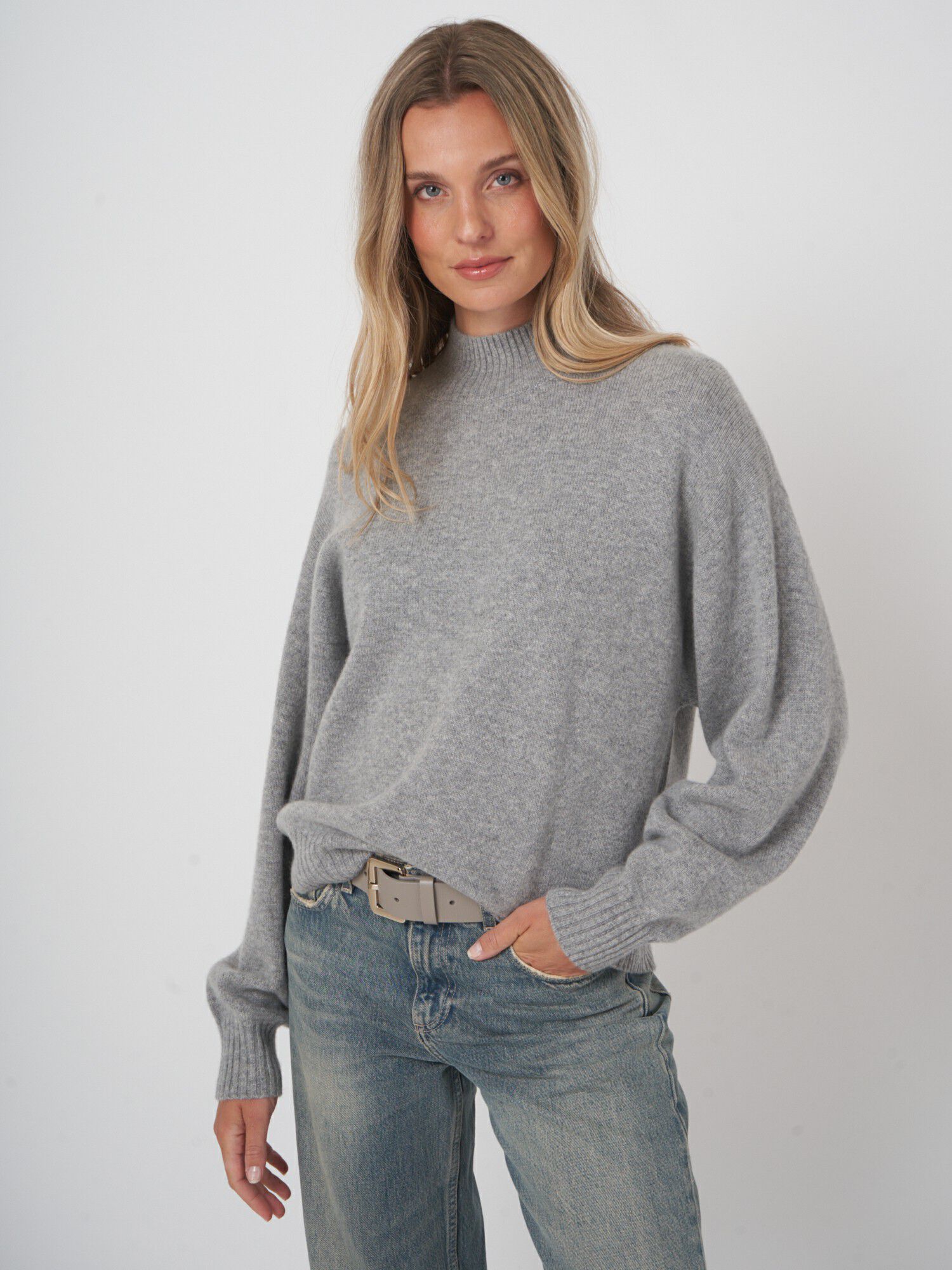 Kasjmier trui met opstaande kraag - boxy fit & naadloos
