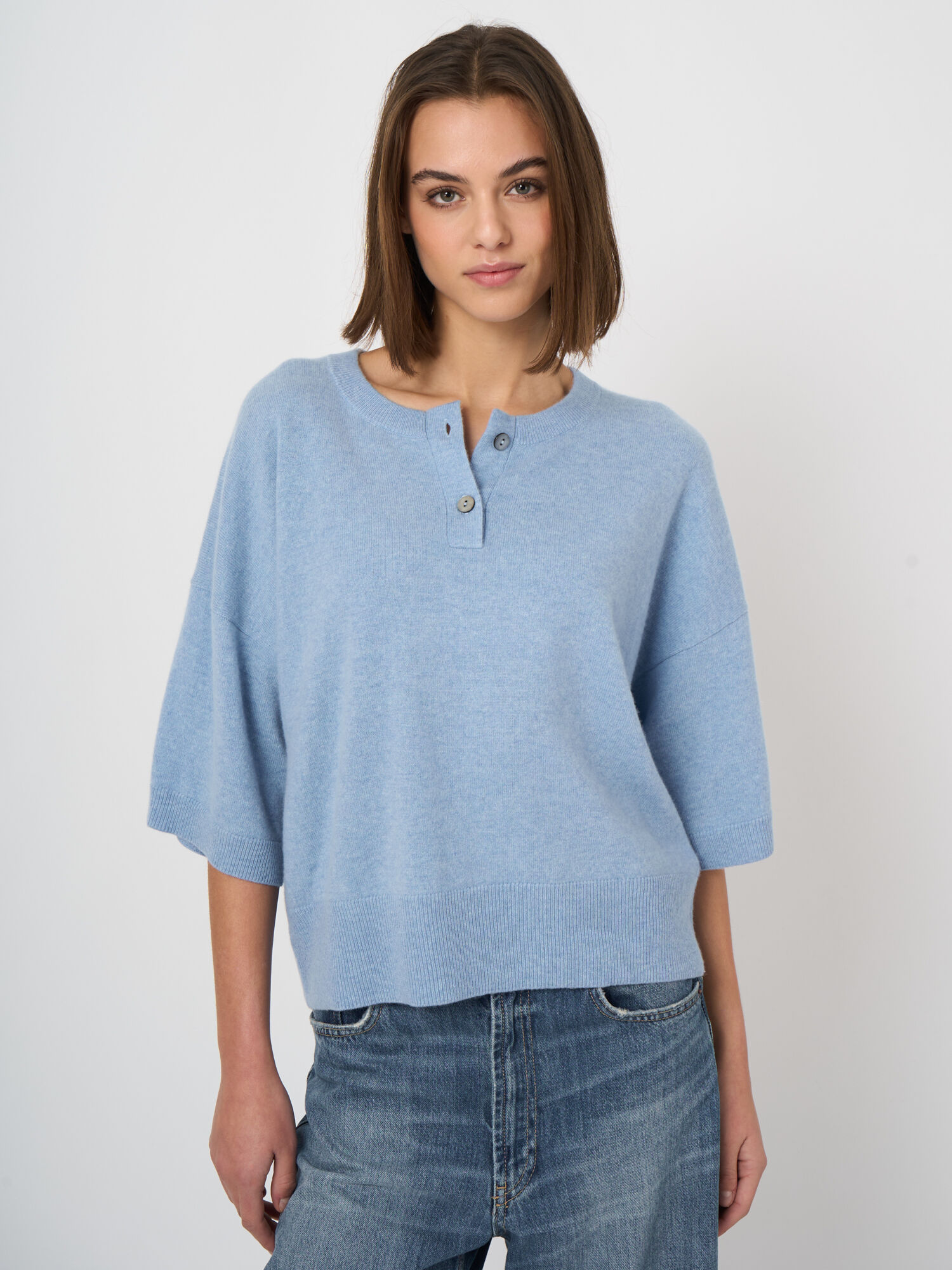 Klassieke fijngebreide cashmere trui met knoopsluiting
