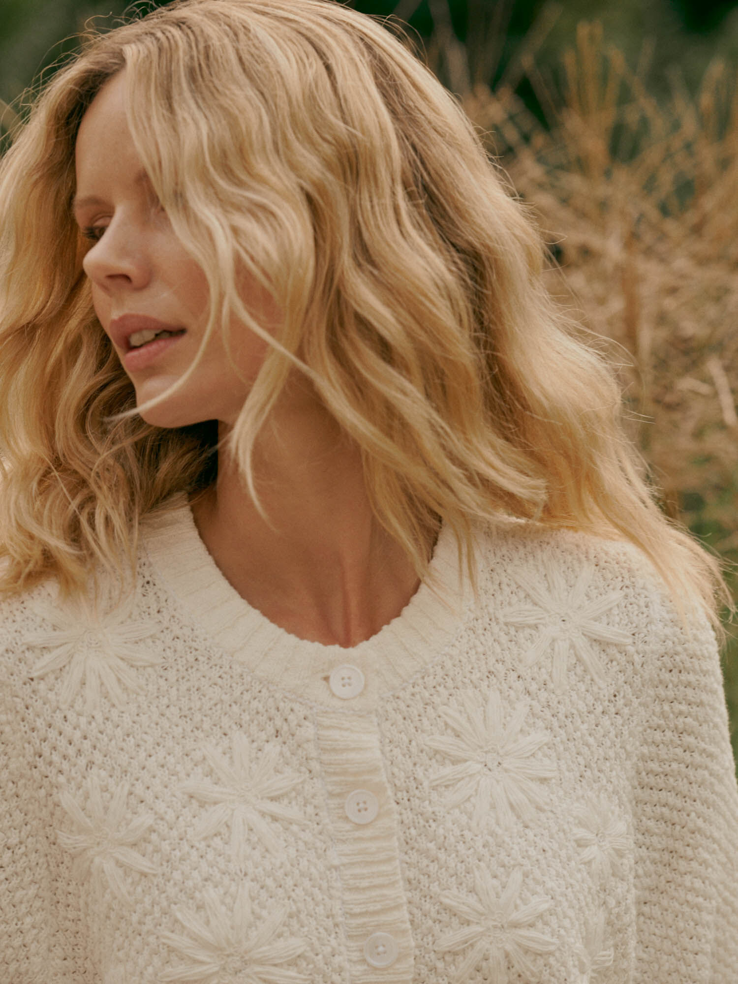 Korte katoenen cardigan met slubgaren & geborduurde bloemen