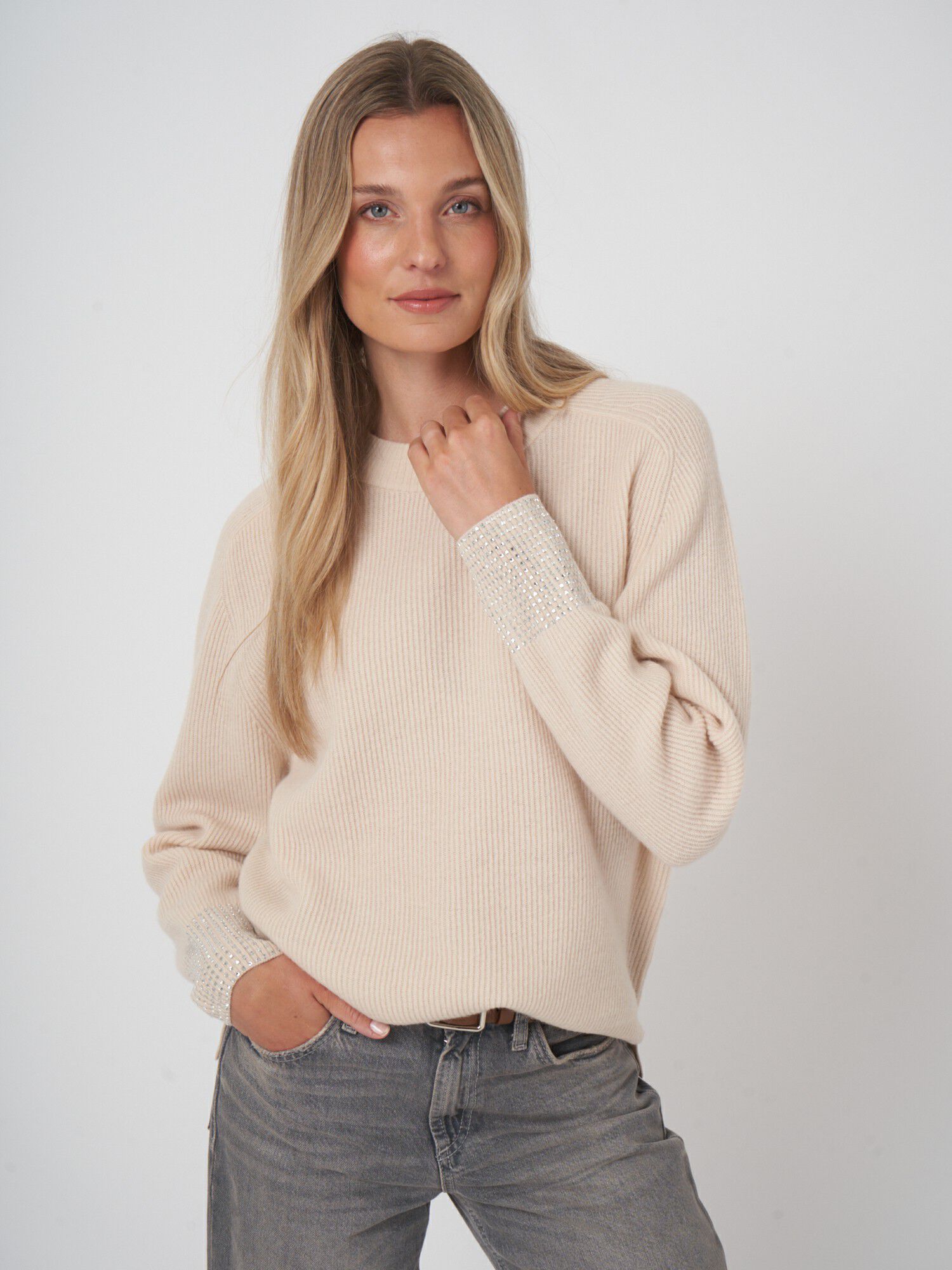 Lamswollen trui met strass manchetten