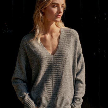 Lamswollen v-hals trui - repeat cashmere essentials