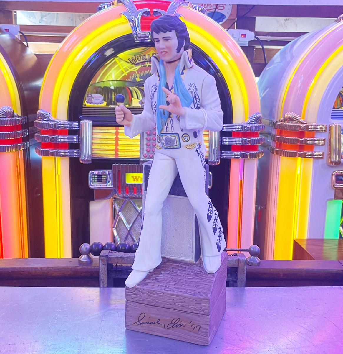 McCormick Elvis Presley Straight Bourbon Whiskey Decanter met Muziekdoos - 1977 | Elvis Presley