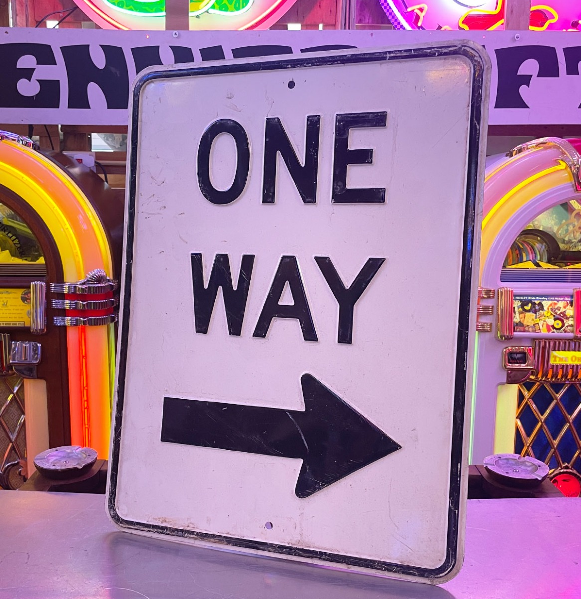 Origineel Amerikaans “ONE WAY” Verkeersbord Staal met Reliëf - 61 × 45 cm | The Dutch Pickers