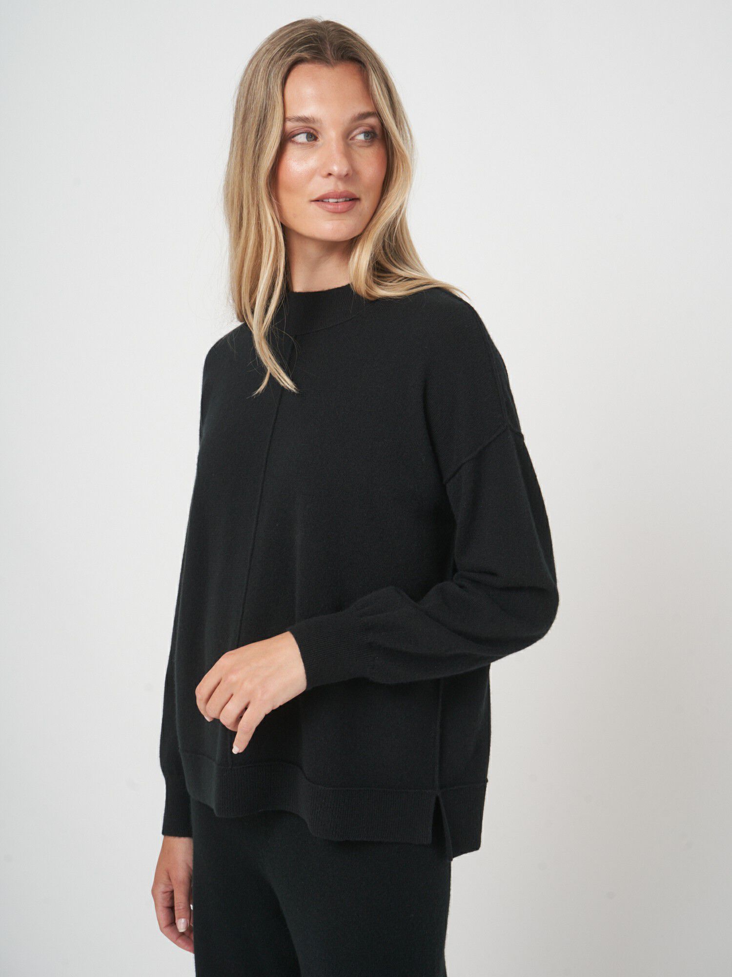 Oversized fijngebreide kasjmier trui met opstaande kraag
