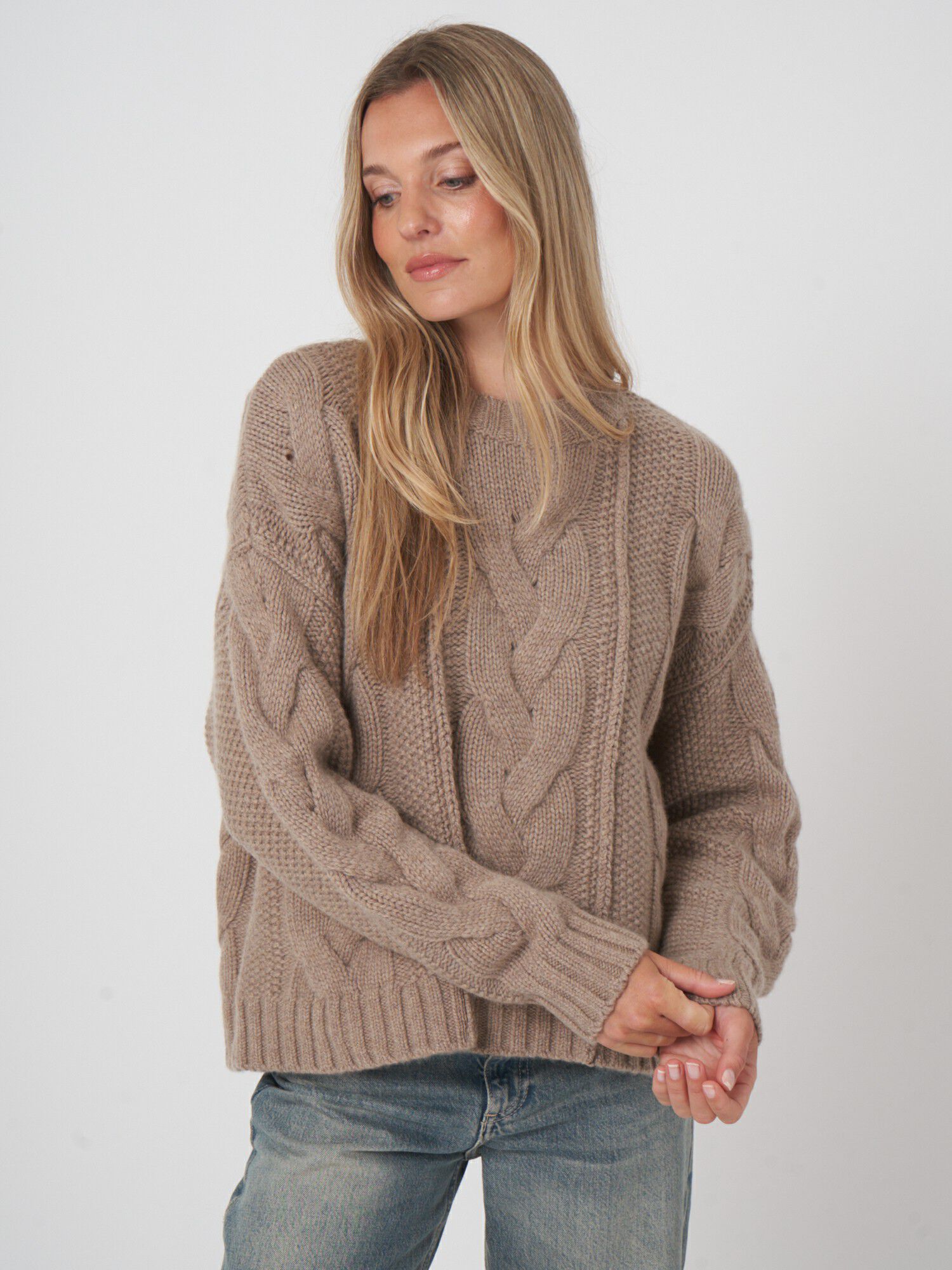 Oversized grofgebreide kasjmier trui met kabelpatroon