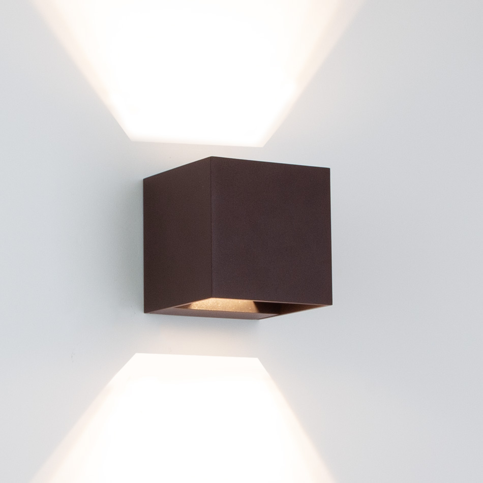 Reach Up en Down Muurlamp Zwart/Bruin Kubus met LED