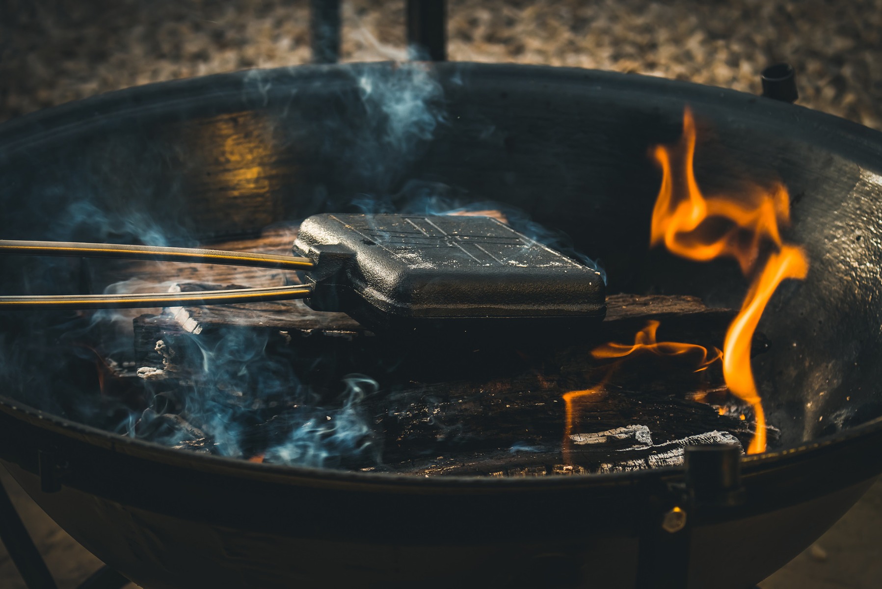 Sandwich ijzer - Maakt Heerlijke Toasties en Sandwiches | THE WINDMILL