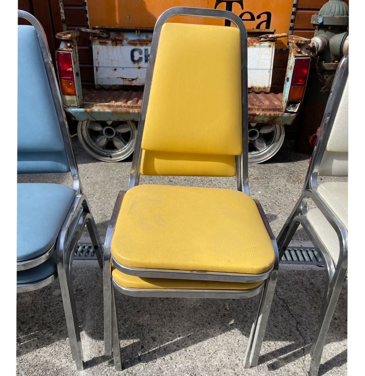 Set van 2 Originele Vintage Diner Stoelen Geel | The Dutch Pickers