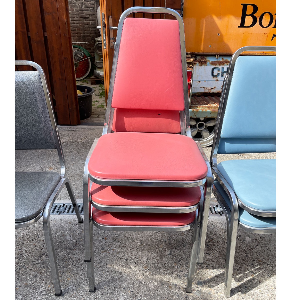 Set van 3 Originele Vintage Diner Stoelen Roze | The Dutch Pickers