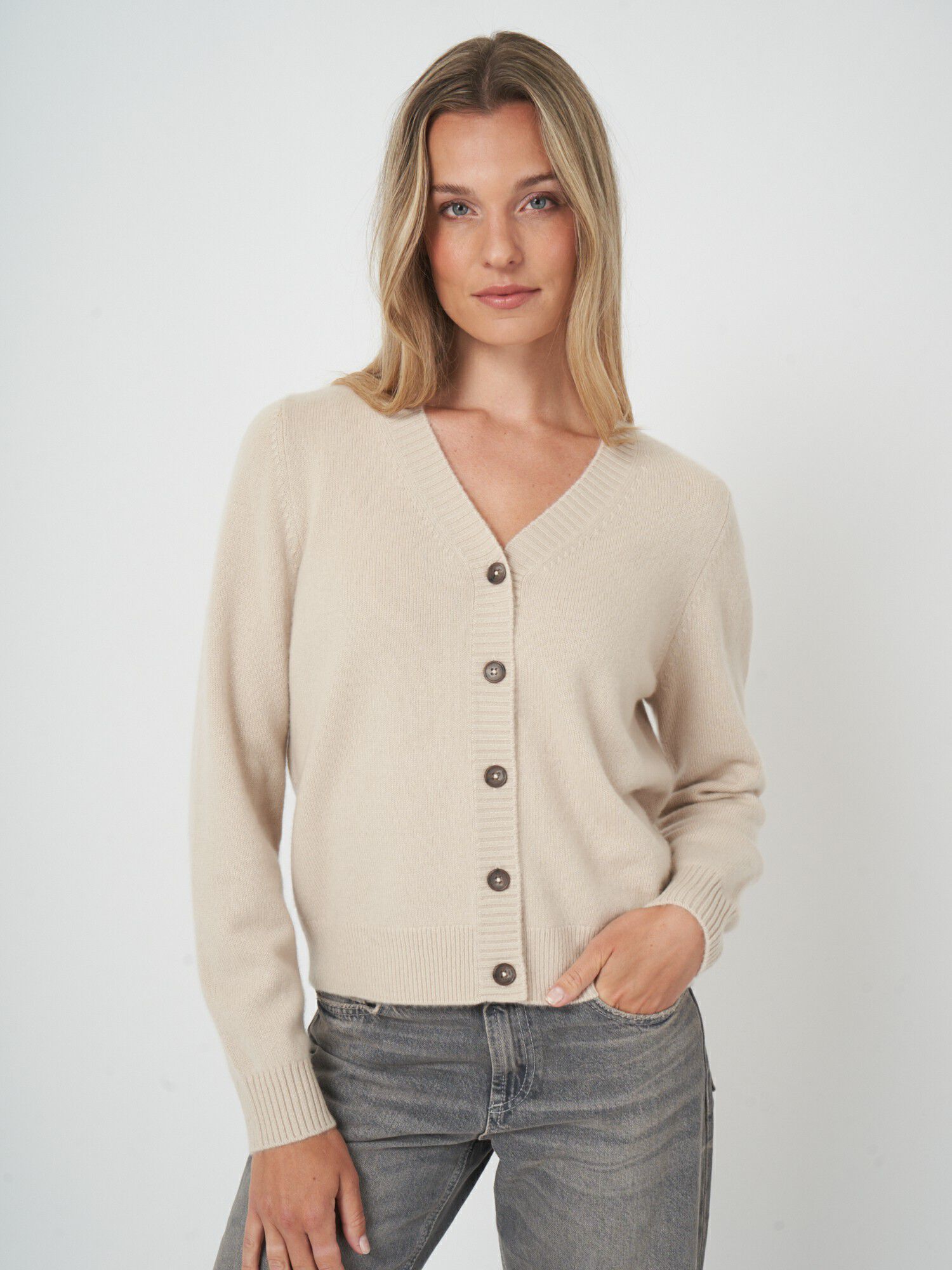 V-hals cardigan van biologische kasjmier - tijdloze stijl