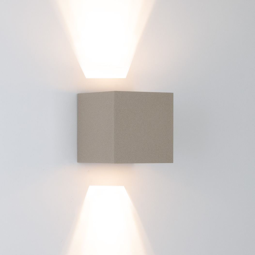 Reach Up en Down Muurlamp Champagne Kubus met LED